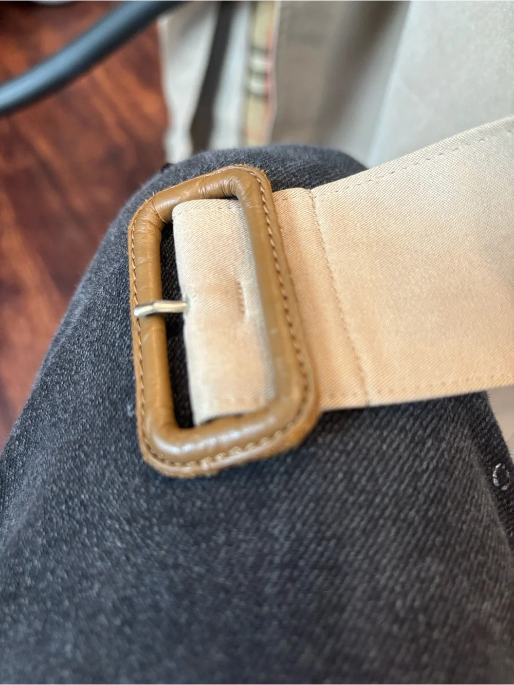 Burberry Beige Double-Breasted Trench Coat with Belt - Picture 5 of 14